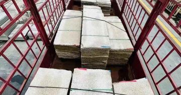 云浮 黄金麻花岗岩荔枝面，光面毛板装车完成