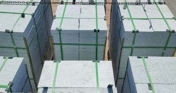 云浮 芝麻白花岗岩5公分地铺石 花岗岩厂家工厂装车日常