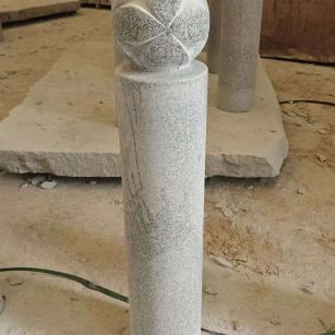 云浮 芝麻白花岗岩石材挡车石柱、停车柱、圆柱挡车柱、方柱挡车柱等