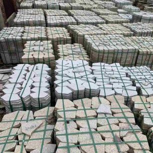 云浮 黄金麻白麻花岗岩荔枝面地铺石(冰裂纹)
