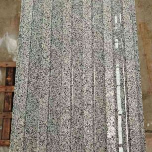 云浮 芝麻白花岗岩荔枝面雕刻盲道，盲条