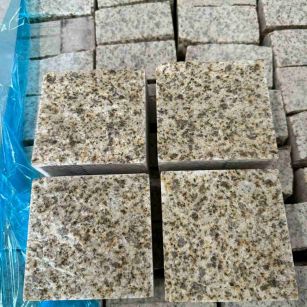 云浮 黄金麻花岗岩自然面小方块，弹石，马蹄石等