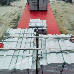 云浮 芝麻白仿形加直形路沿石出货日常