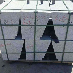 云浮 芝麻白异形坐凳，石凳