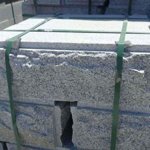 云浮 芝麻白花岗岩自然面成品