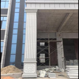 云浮 芝麻白光面花岗岩门楼大柱（罗马柱）配雕花底座