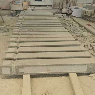 云浮 芝麻白异形加工雕刻-栏杆大柱，方柱