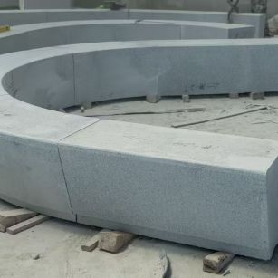 云浮 芝麻白花岗岩光面弧形坐凳