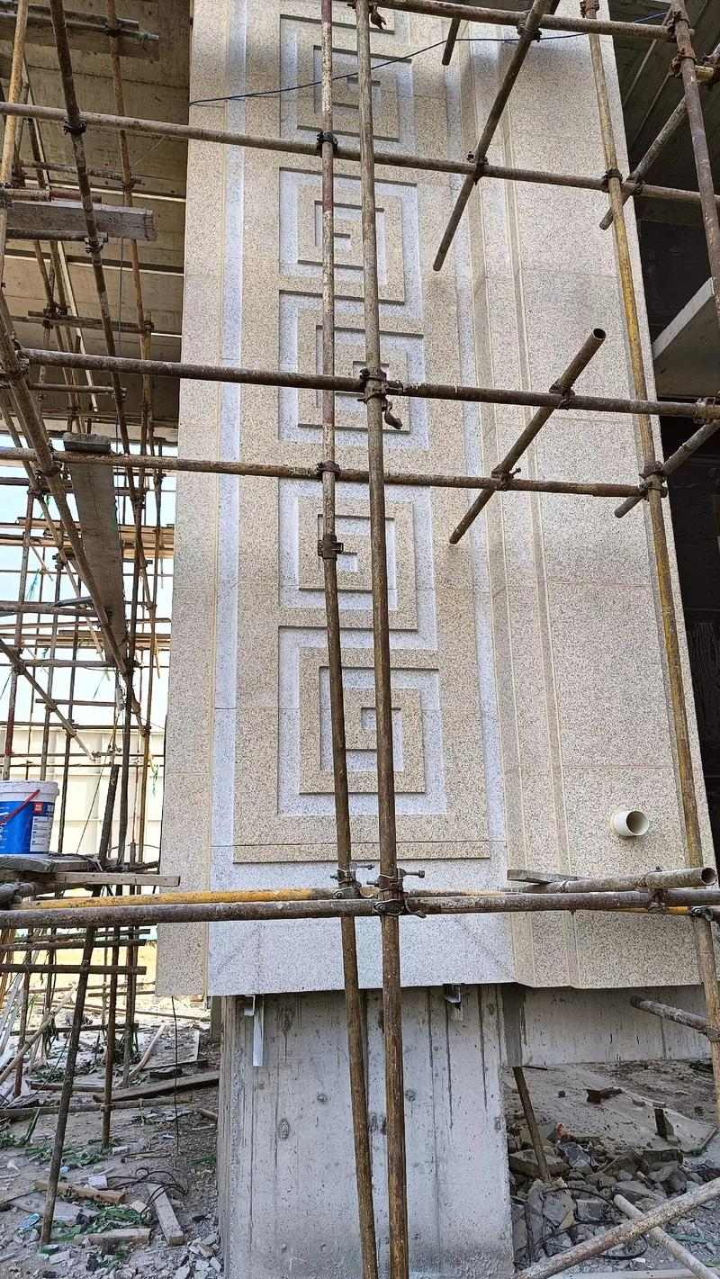 云浮 黄金麻花岗岩别墅外墙干挂回纹造型效果