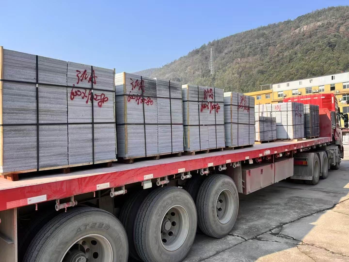 云浮 芝麻灰地铺石出货日常