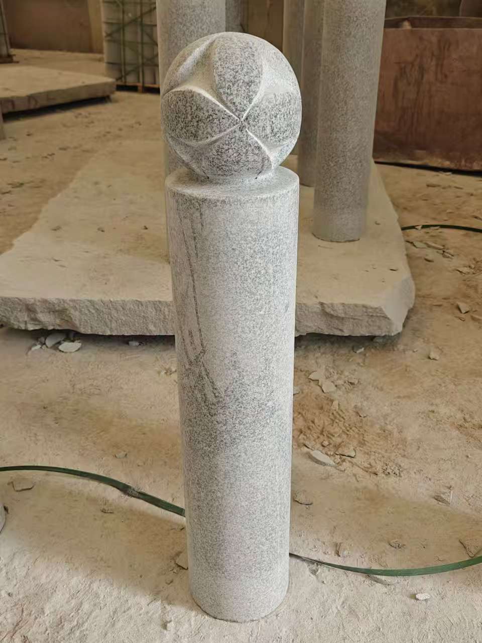 云浮 芝麻白花岗岩石材挡车石柱、停车柱、圆柱挡车柱、方柱挡车柱等