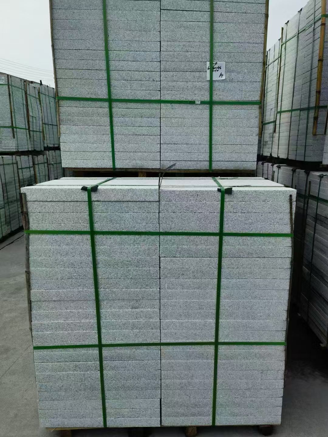 云浮 芝麻白火烧，园林广场市政工程地铺石，1.8~5.0厚均有现货