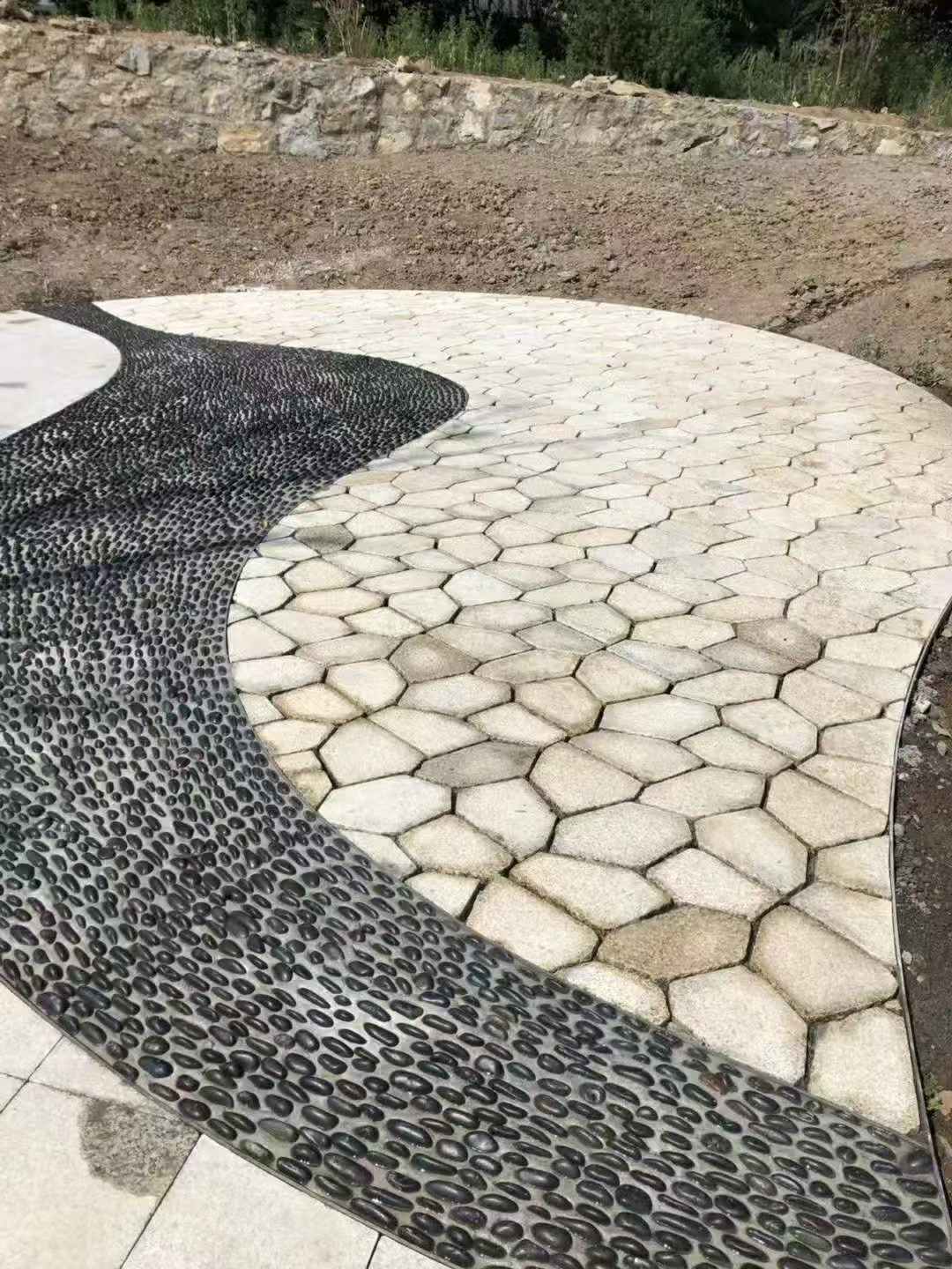 云浮 黄金麻冰裂纹地铺石工地铺装案例