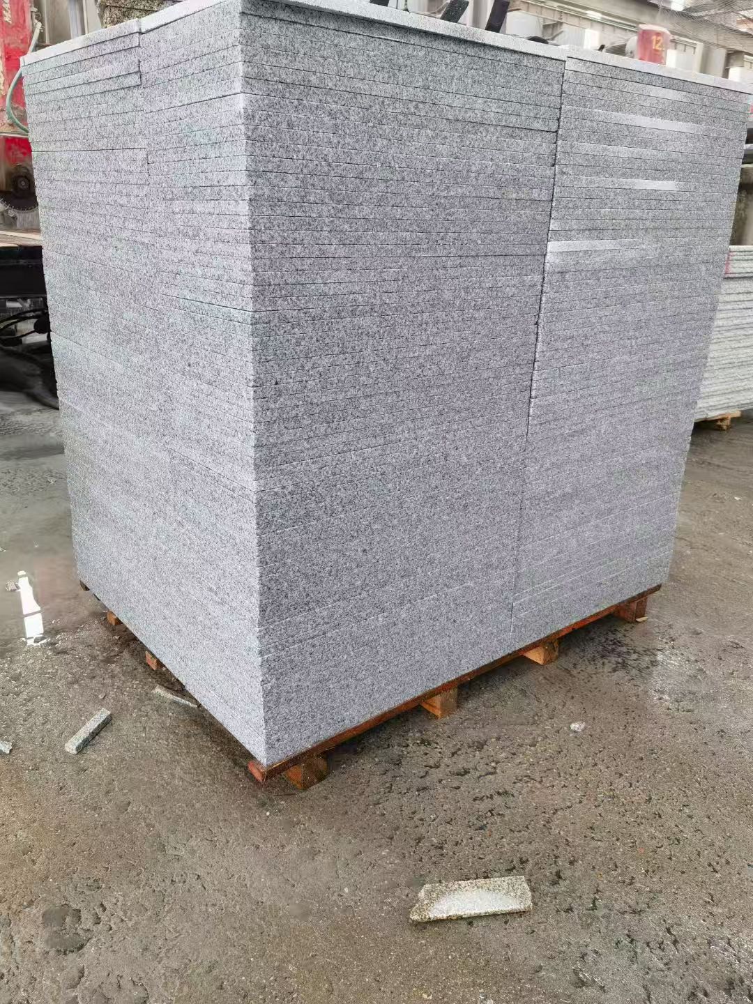 云浮 芝麻白火烧面1.8厚300*600地铺石，尺寸标准，厚薄均匀