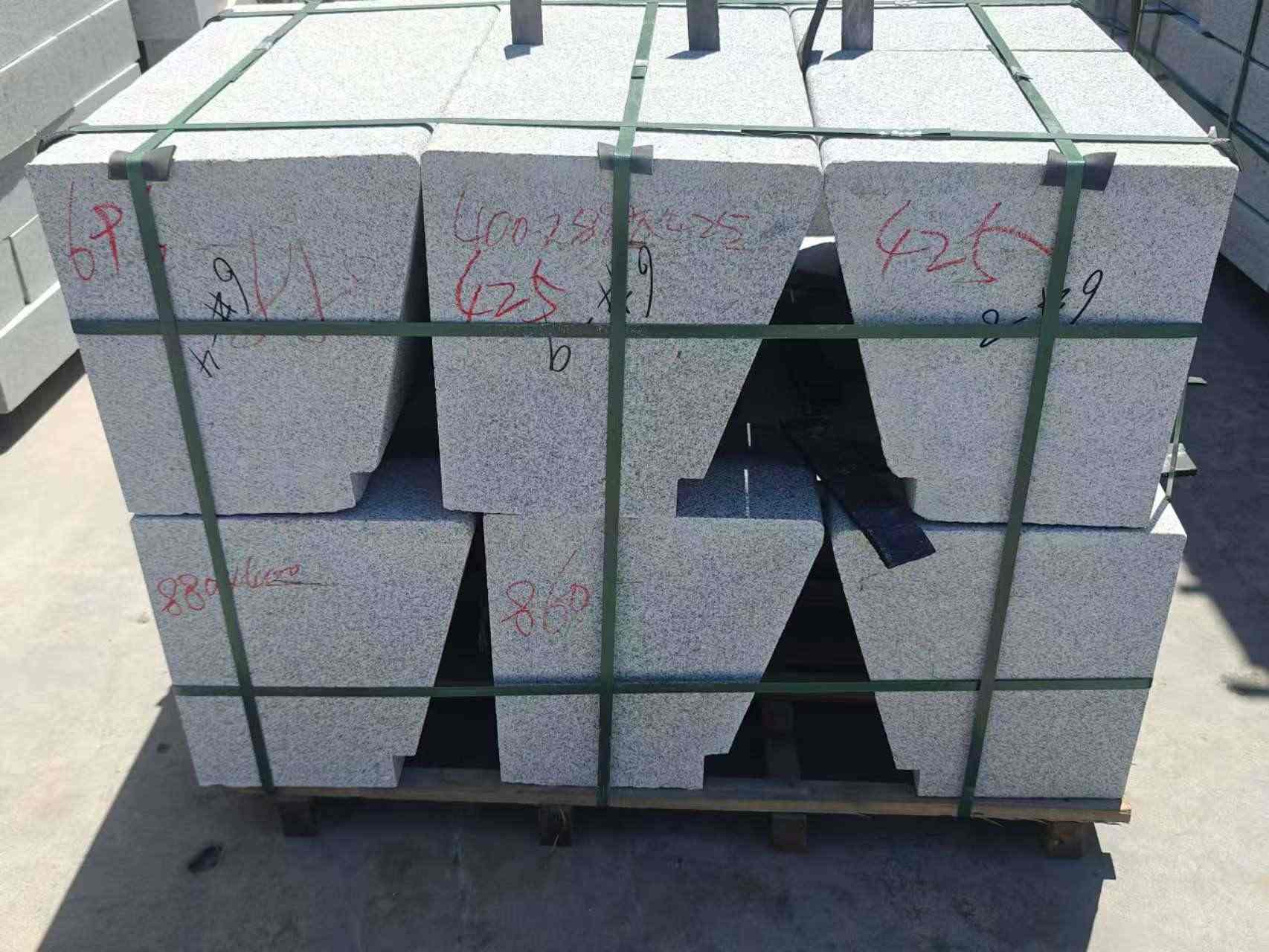 云浮 芝麻白异形坐凳，石凳