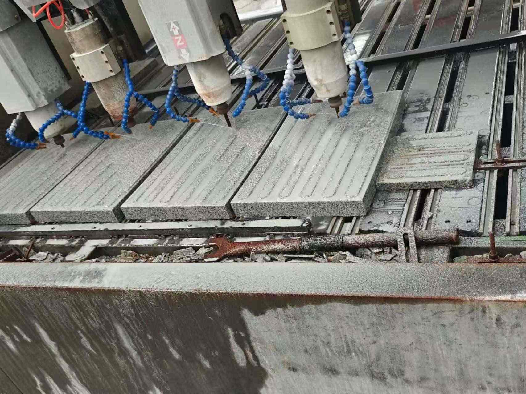 云浮 芝麻白花岗岩荔枝面盲道雕刻