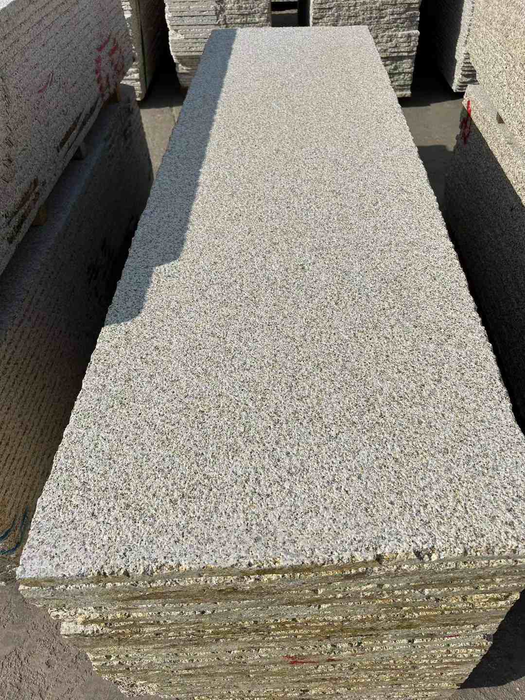 云浮 黄金麻花岗岩荔枝面毛板，半成品