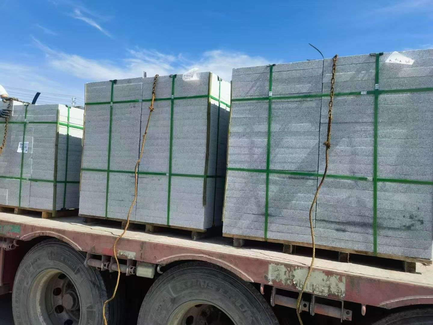 云浮 芝麻白花岗岩地铺石装车日常