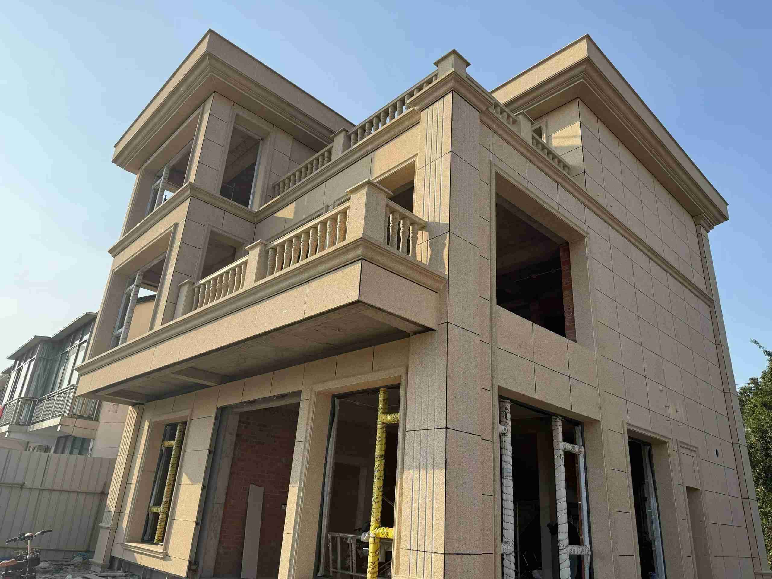 云浮 黄金麻花岗岩石材荔枝面外墙干挂效果展示