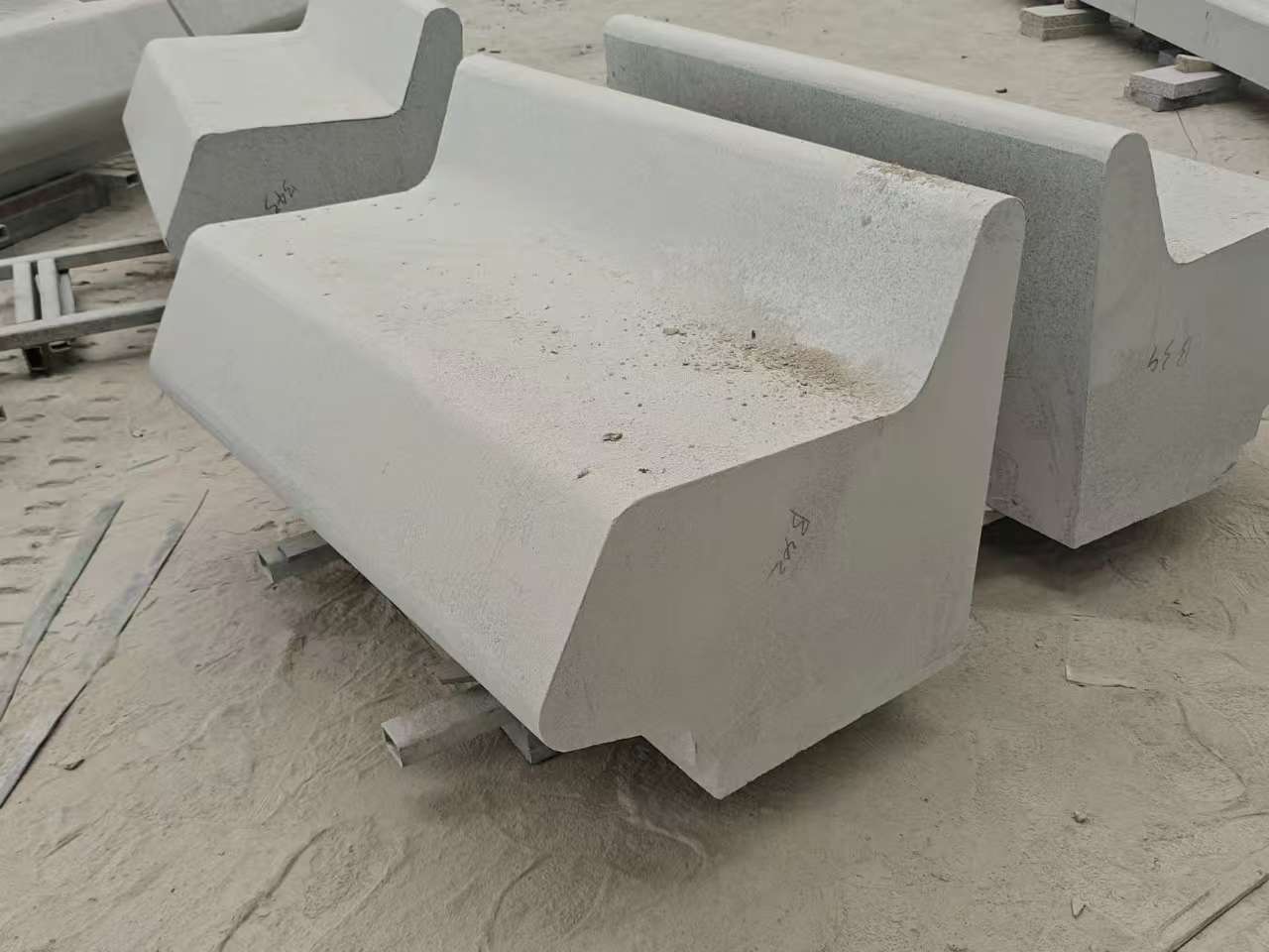 云浮 芝麻白花岗岩异形坐凳，石凳