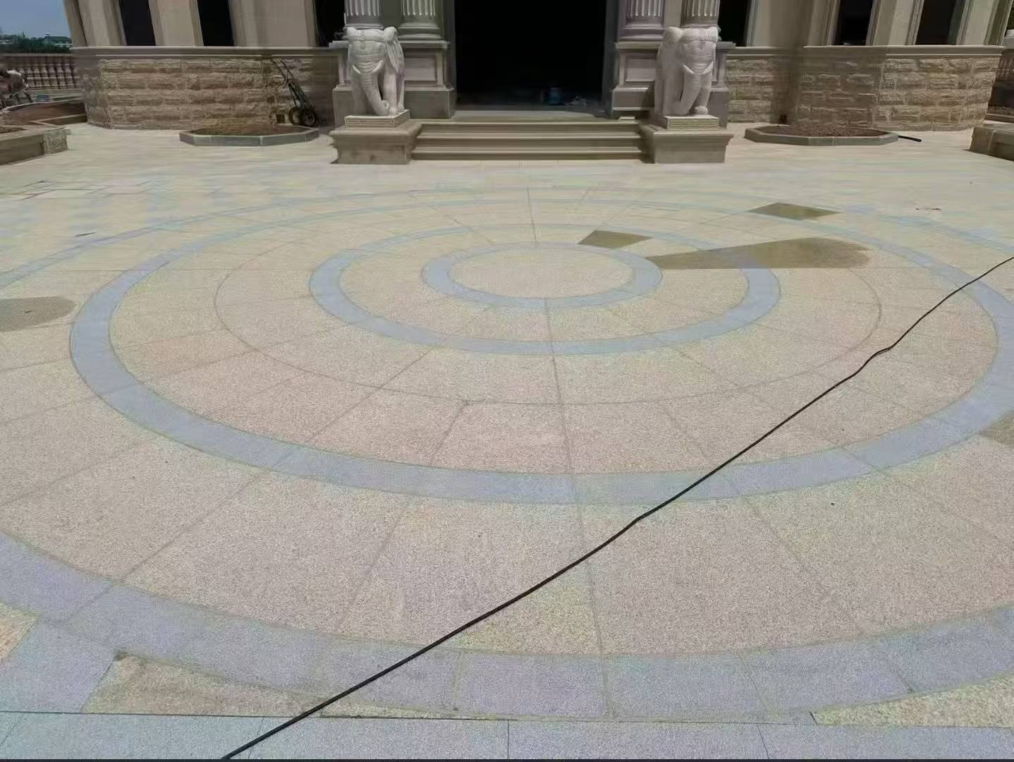 云浮 黄金麻芝麻灰花岗岩石材地铺拼接效果