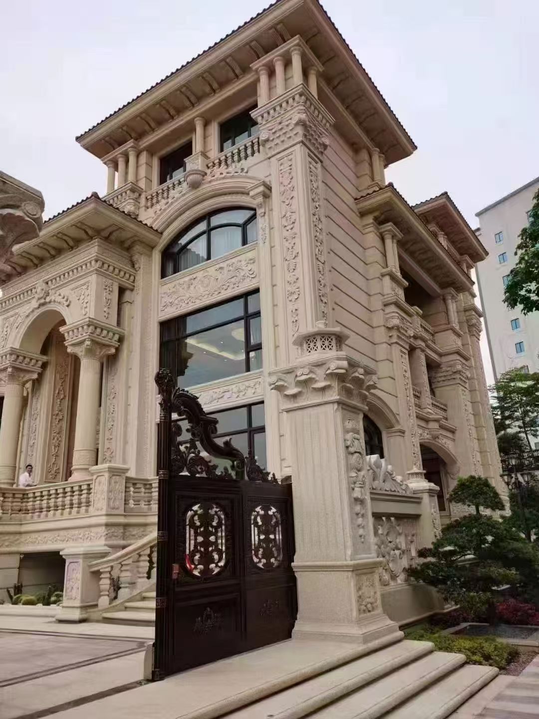 云浮 黄金麻花岗岩别墅外墙干挂效果展示