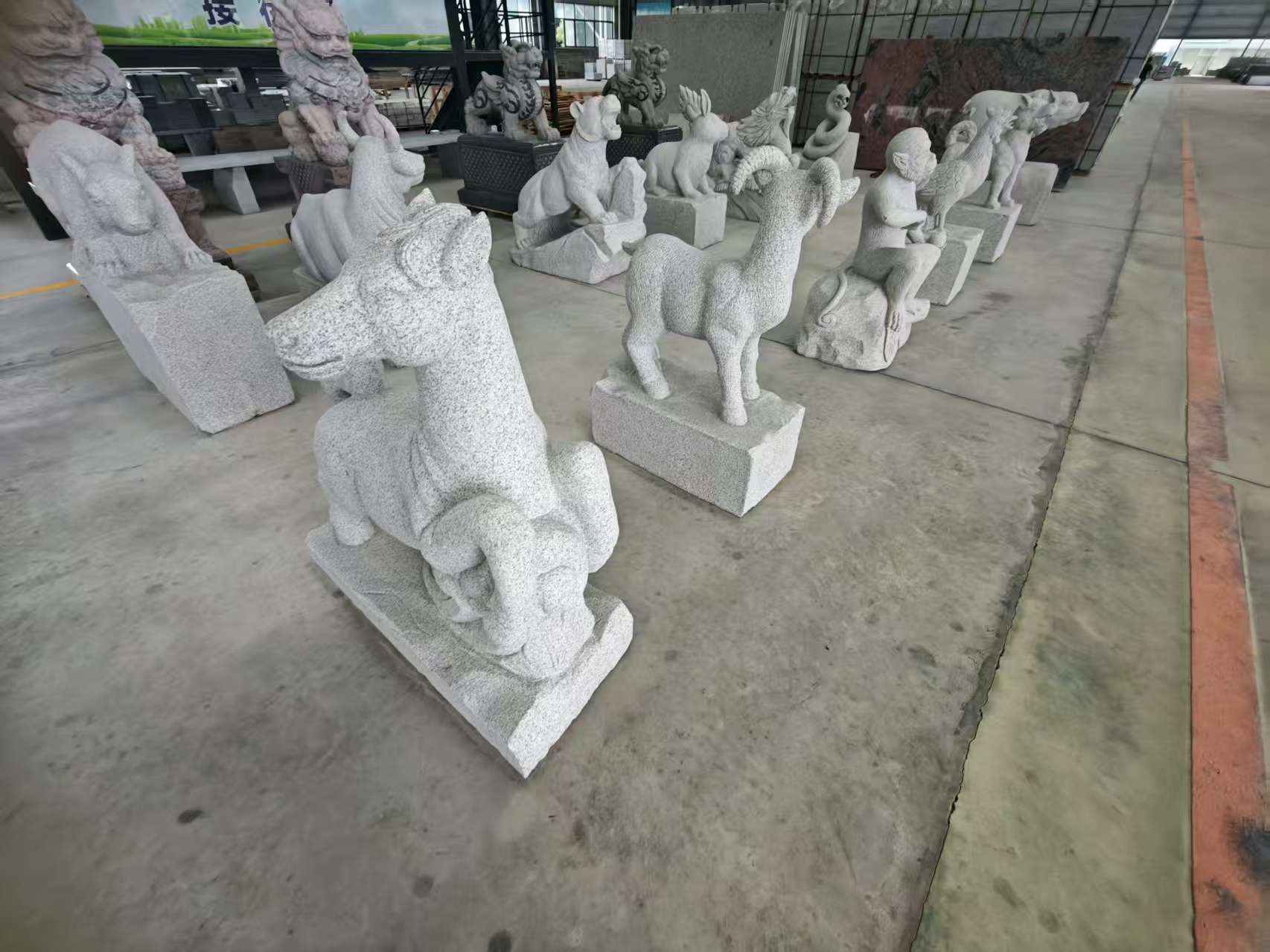 云浮 芝麻白花岗岩造型立体雕刻——十二生肖