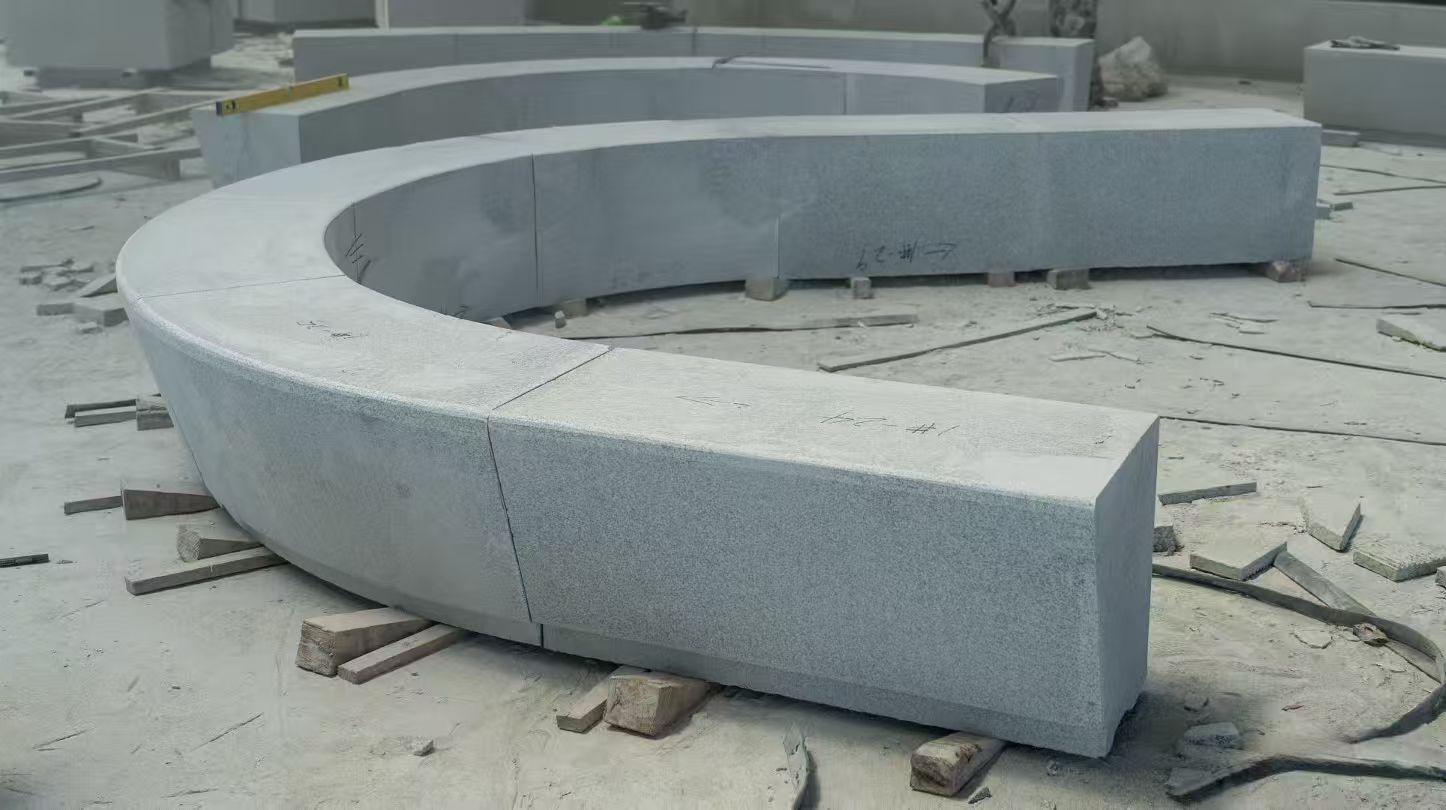 云浮 芝麻白花岗岩光面弧形坐凳