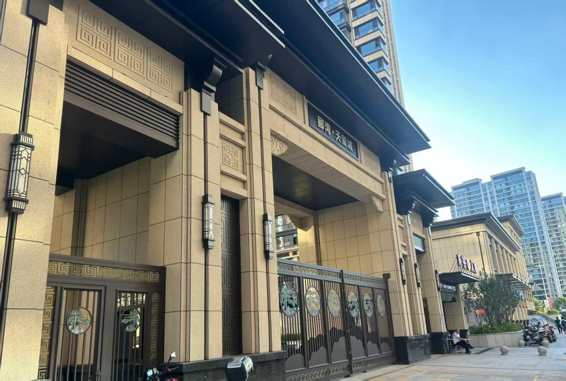 云浮 黄金麻花岗岩荔枝面小区门楼外墙干挂