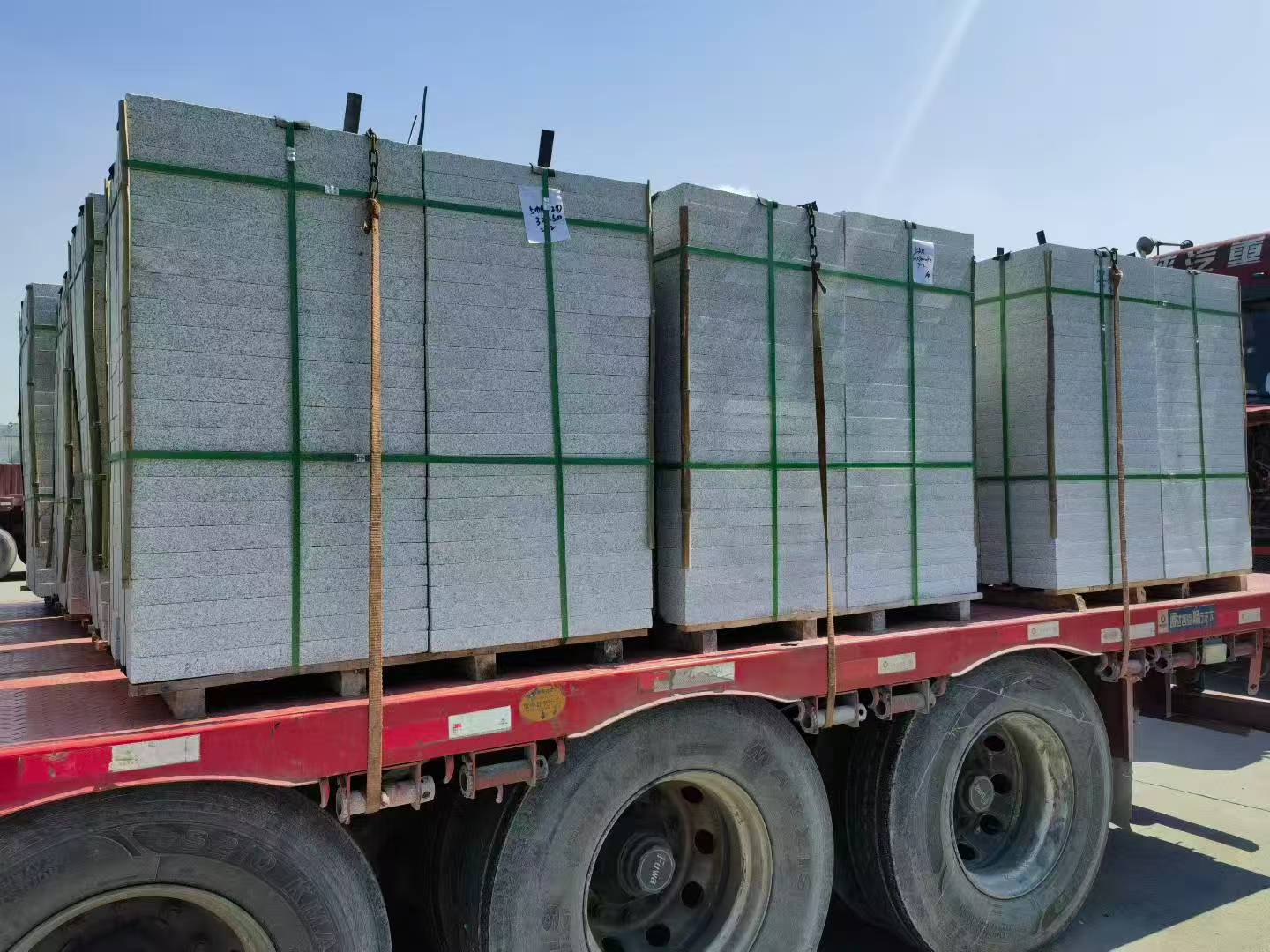 云浮芝麻白花岗岩出货日常地铺石