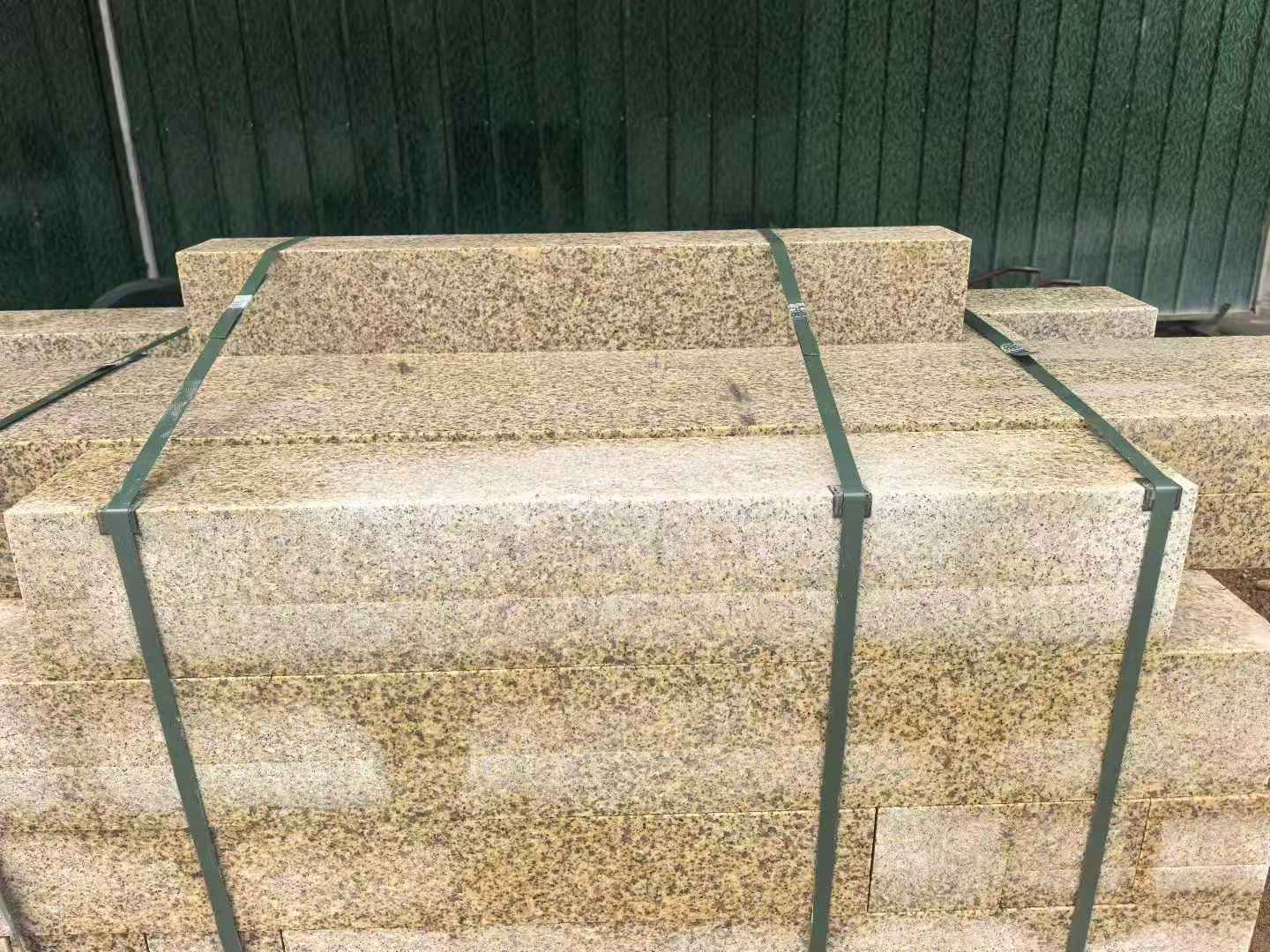 云浮 黄金麻花岗岩石材机切面栏杆料半成品