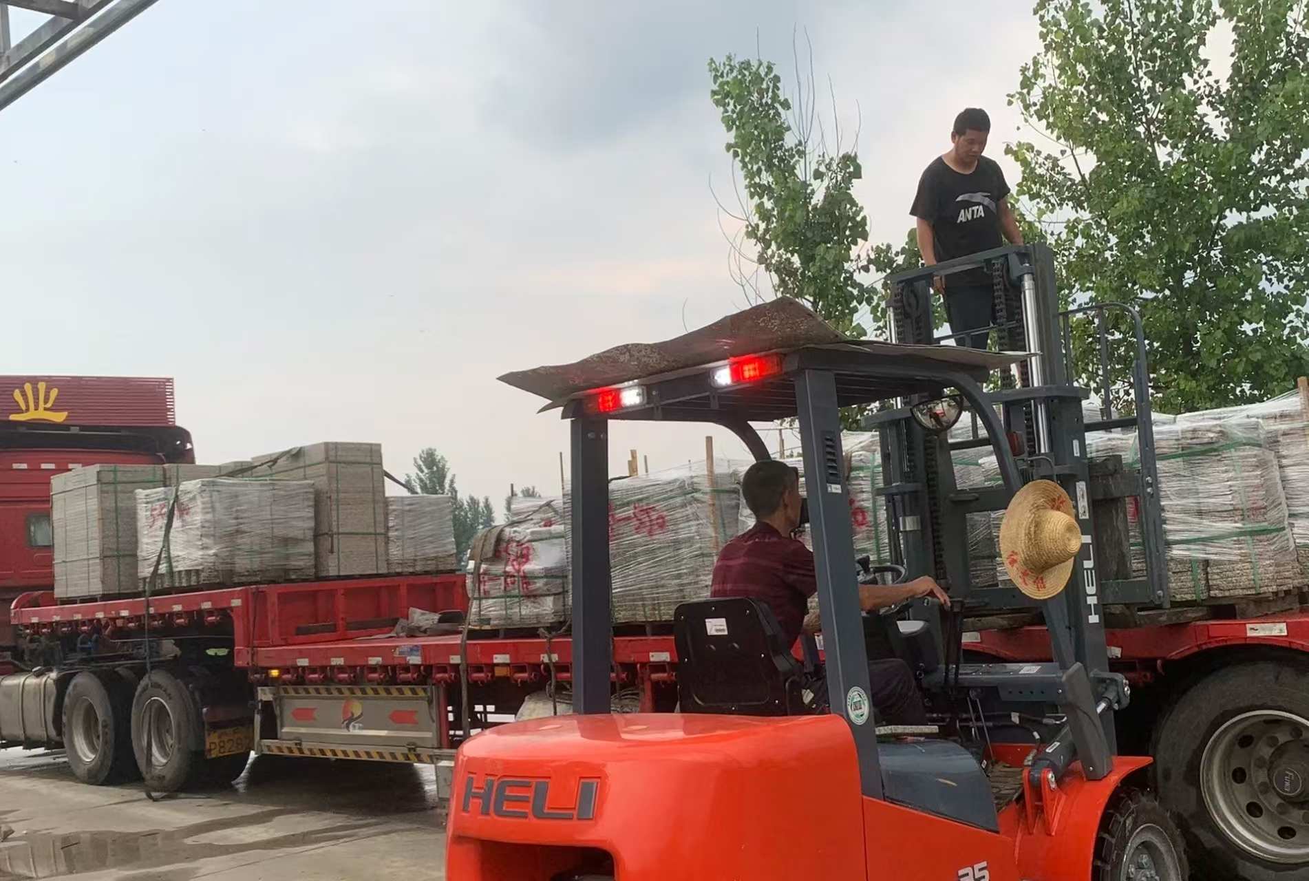 云浮 黄金麻冰裂纹，地铺石装车