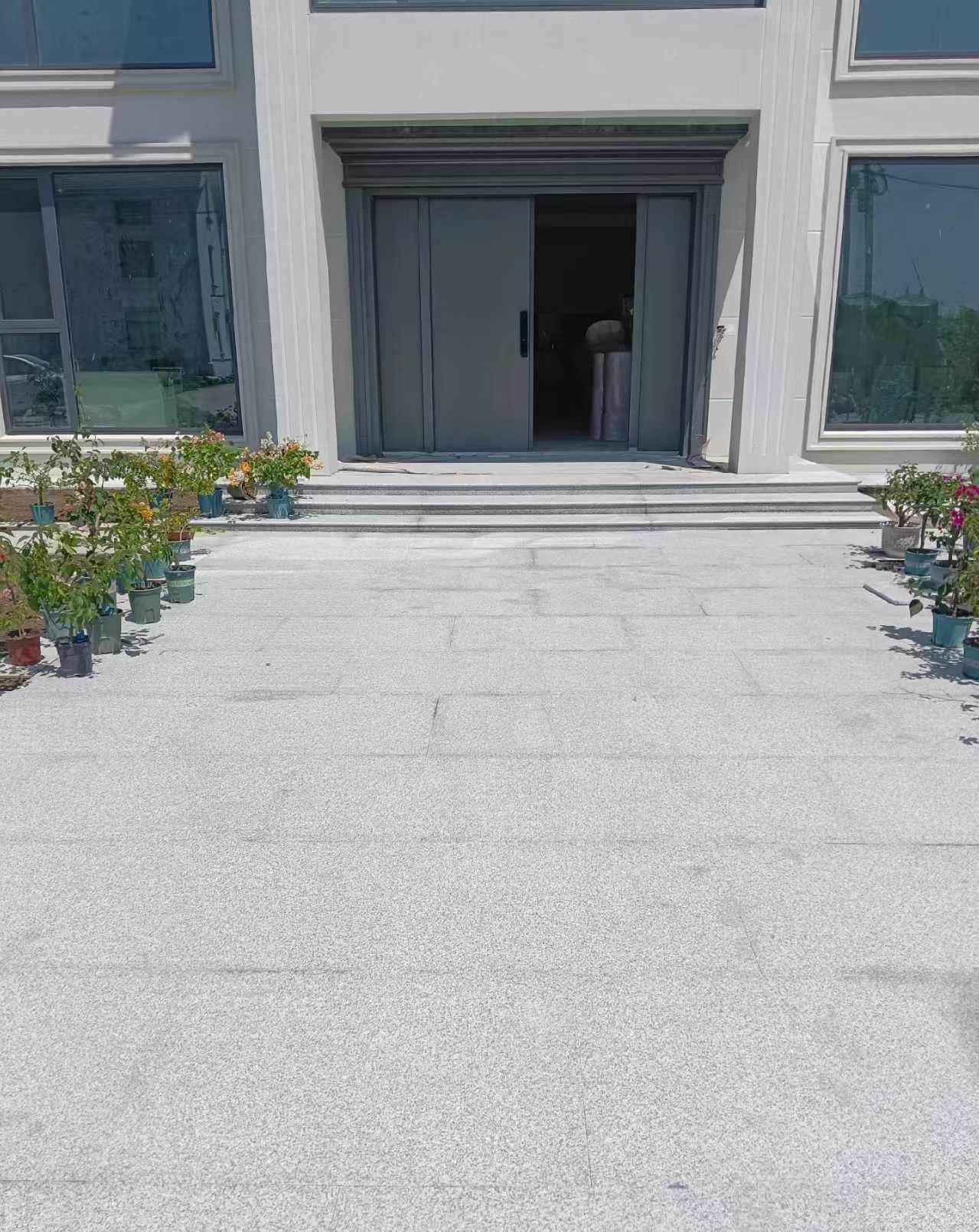 云浮 芝麻白花岗岩地铺石地面铺装