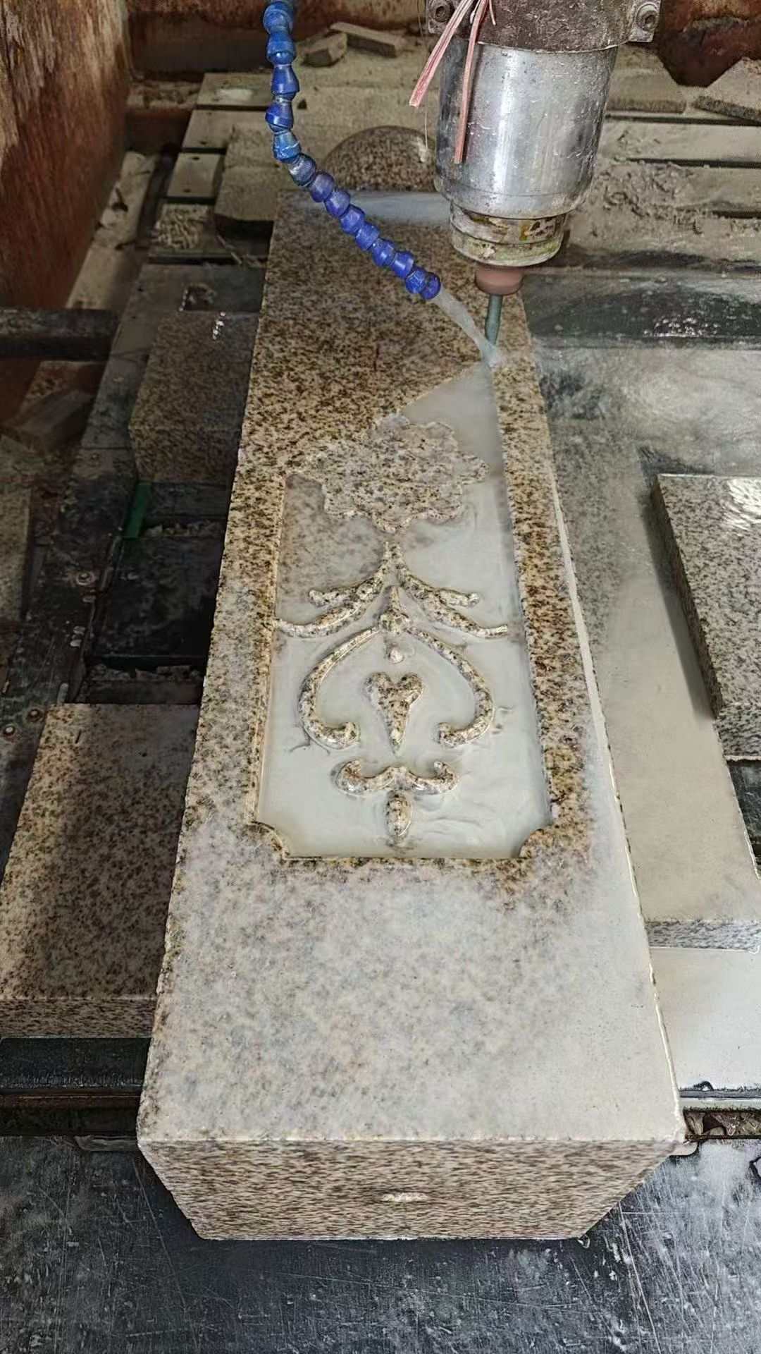 云浮 黄金麻花岗岩异形加工雕刻栏杆大柱