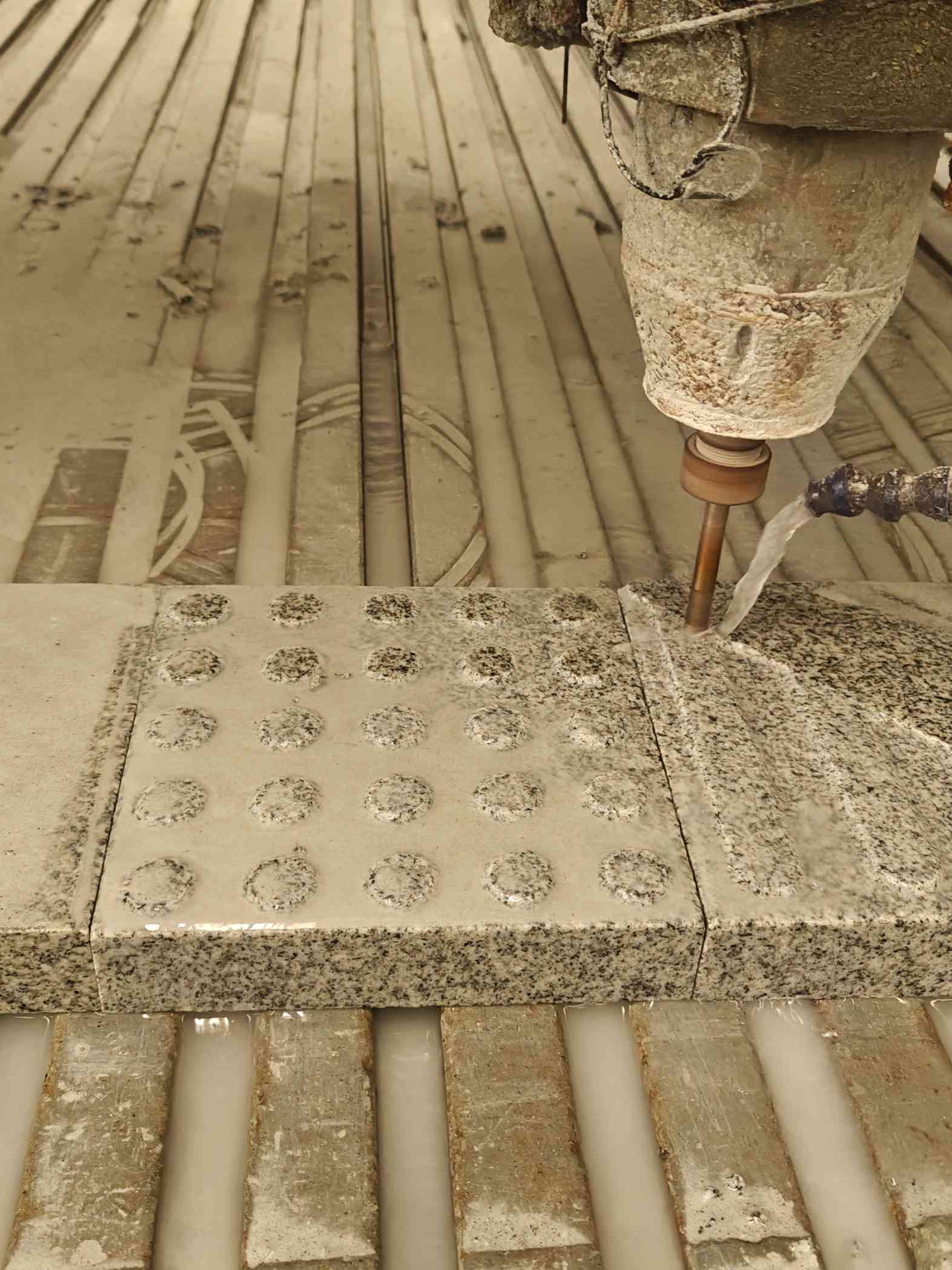 云浮 芝麻白花岗岩石材盲人石、盲道石、盲点石