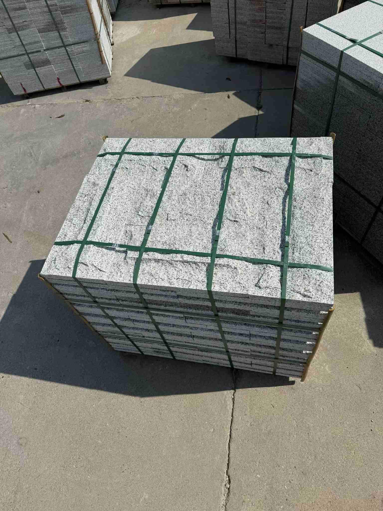 云浮 白麻花岗岩石材自然面蘑菇石成品