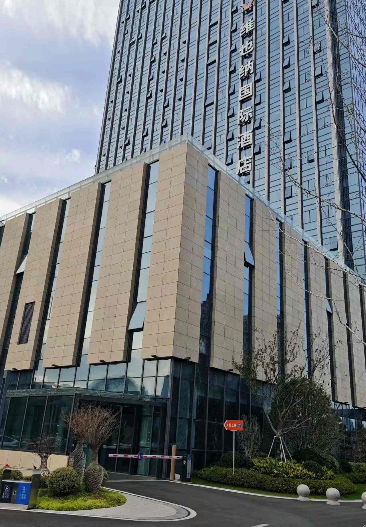 云浮 黄金麻花岗岩外墙干挂