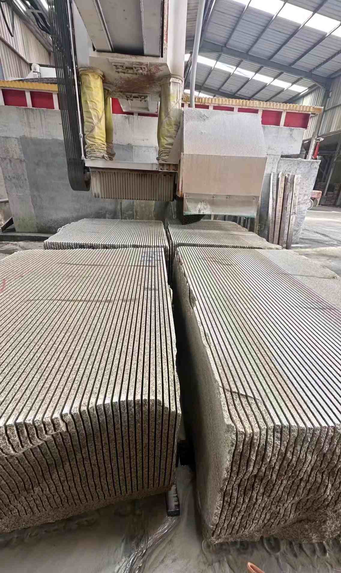 云浮 车间生产日常，黄金麻白麻花岗岩