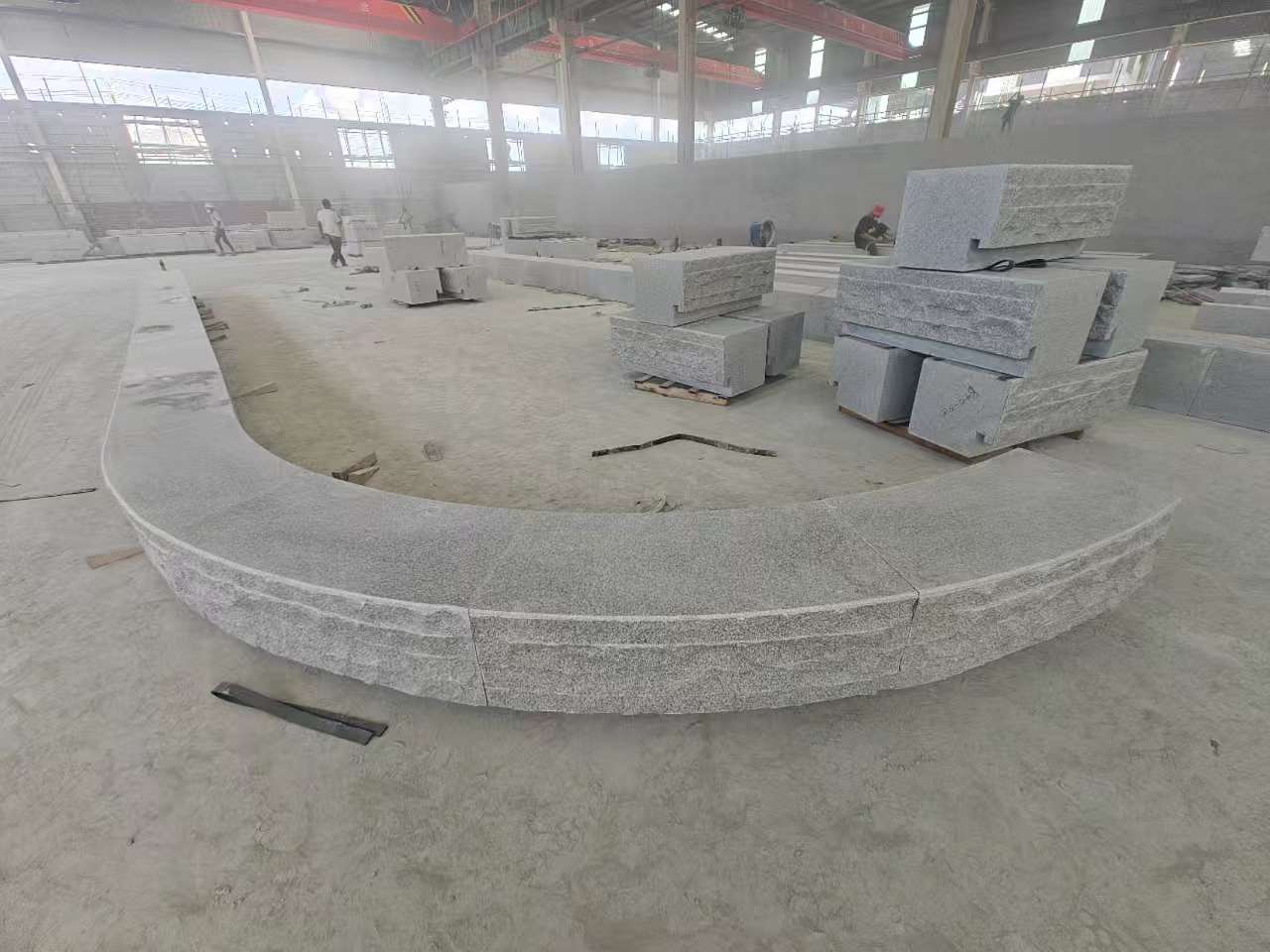 云浮 芝麻白异形坐凳，自然面光面弧形加工