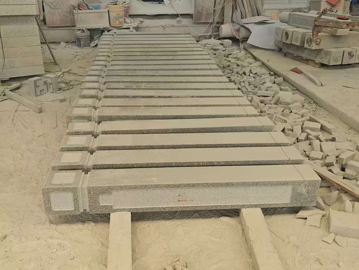 云浮 芝麻白异形加工雕刻-栏杆大柱，方柱