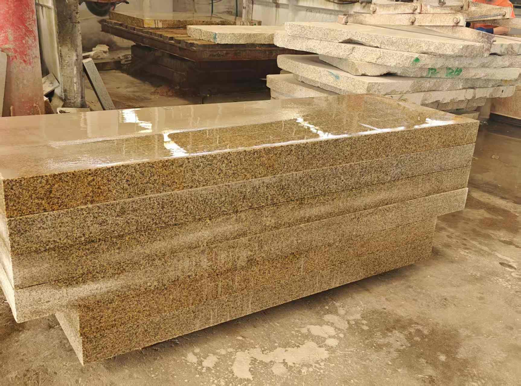 云浮 黄金麻栏杆料半成品加工中